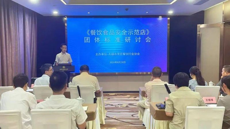 老人吃消化饼干好还是粗粮饼干好？营养成分与功效对比分析